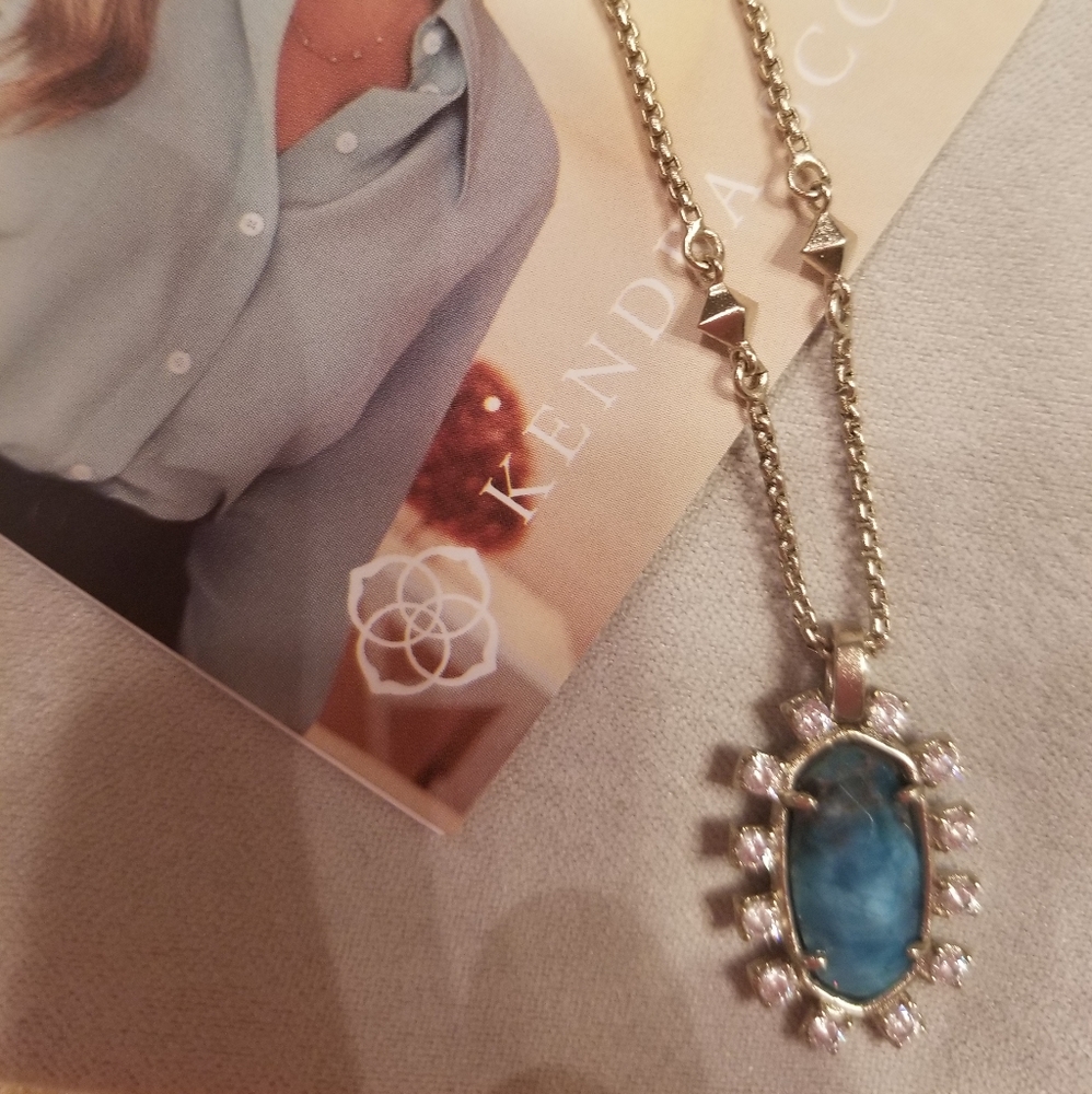 Brett Pendant Necklace